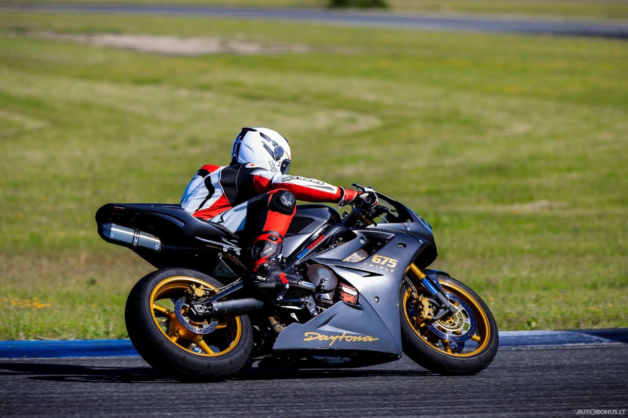 Triumph Daytona, Super bike | 4