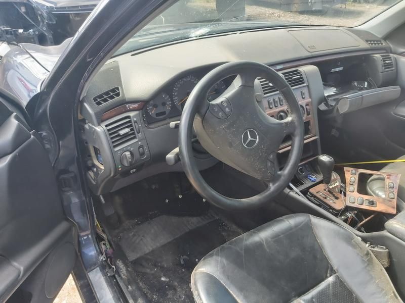 Mercedes-Benz, Saloon | 4