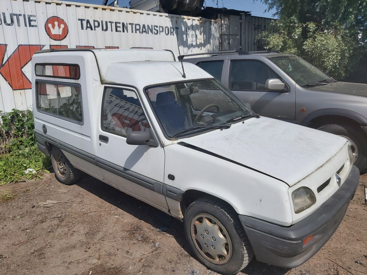 Renault 4, Commercial