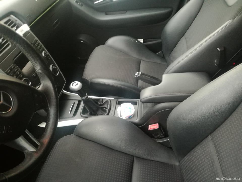 Mercedes-Benz B200 | 3