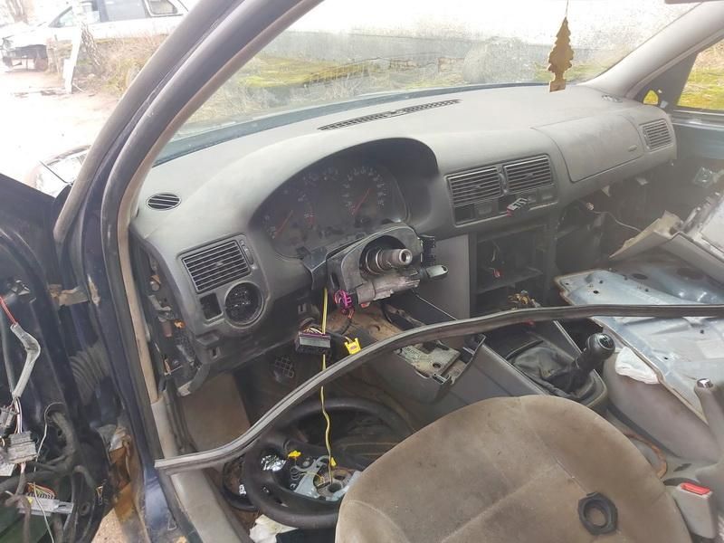 Volkswagen, Hatchback | 4