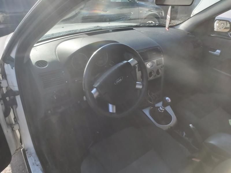 Ford, Saloon | 4