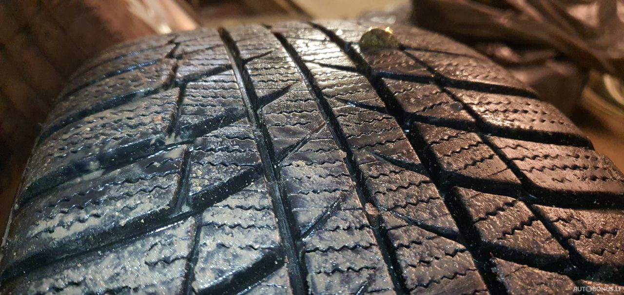 Bridgestone Blizzak LM001 universal tyres | 1
