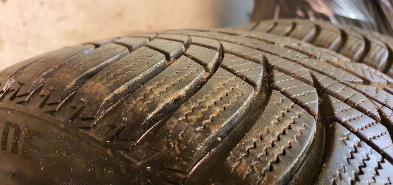 Bridgestone Blizzak LM001 universal tyres | 4