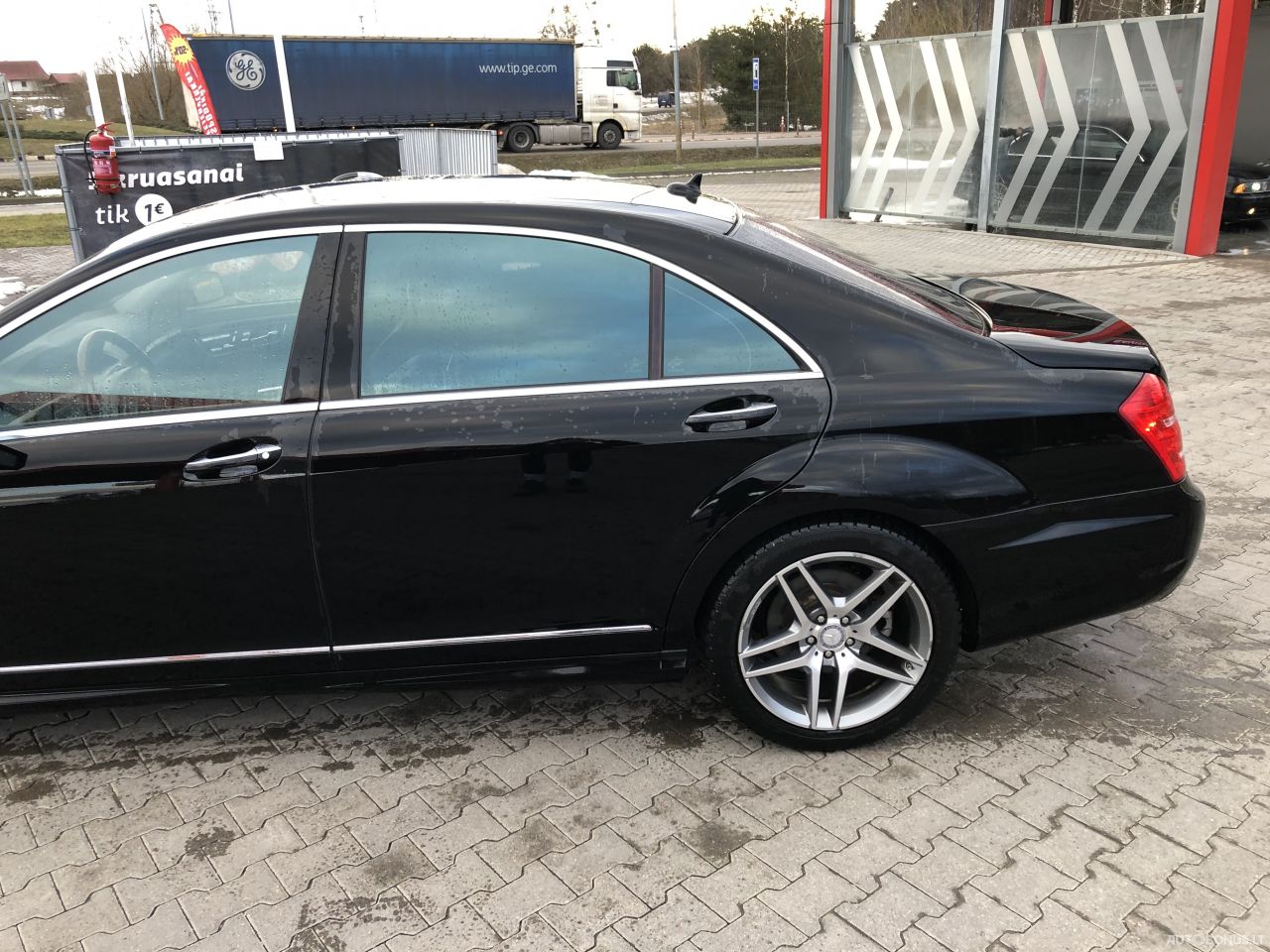 Mercedes-Benz S550 | 4