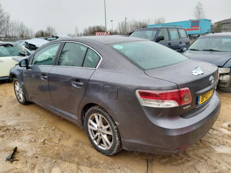 Toyota, Saloon | 6