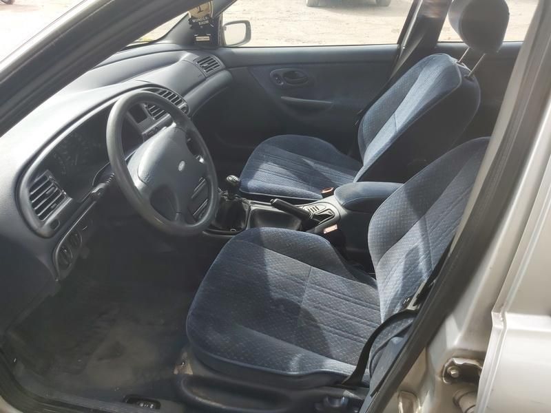 Ford, Saloon | 4