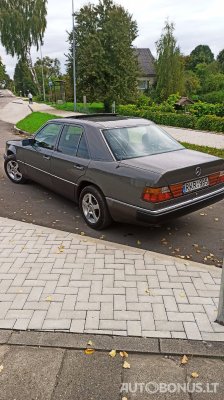 Mercedes-Benz 200 | 2