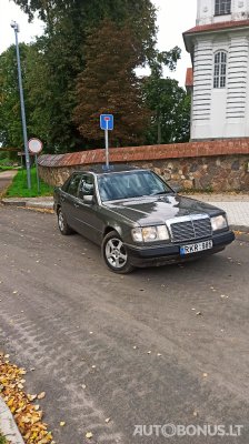 Mercedes-Benz 200 | 1