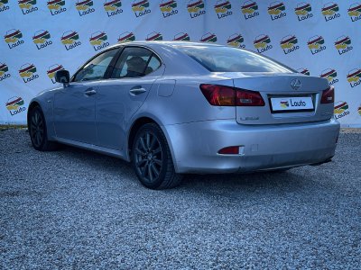 Lexus IS 220 | 3