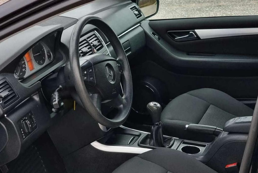Mercedes-Benz B200 | 8