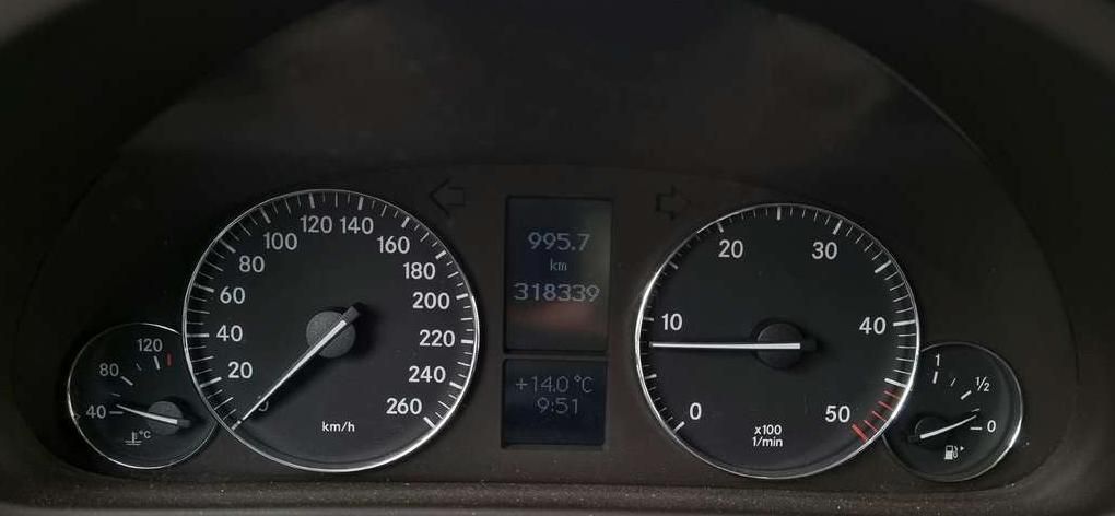 Mercedes-Benz C200 | 12