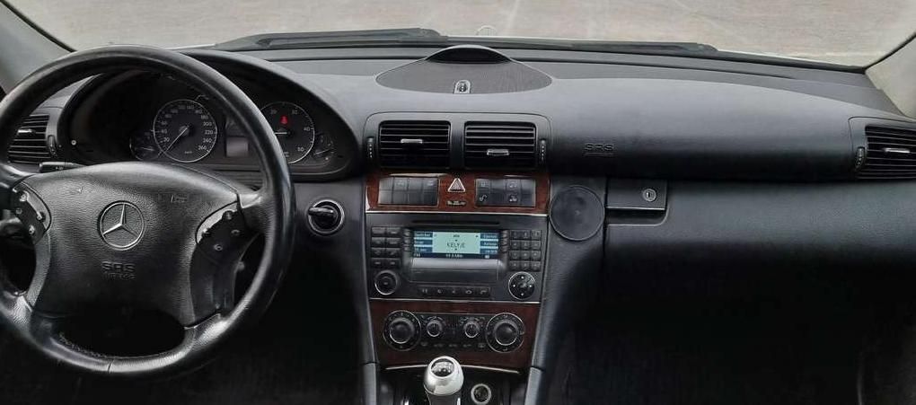 Mercedes-Benz C200 | 9