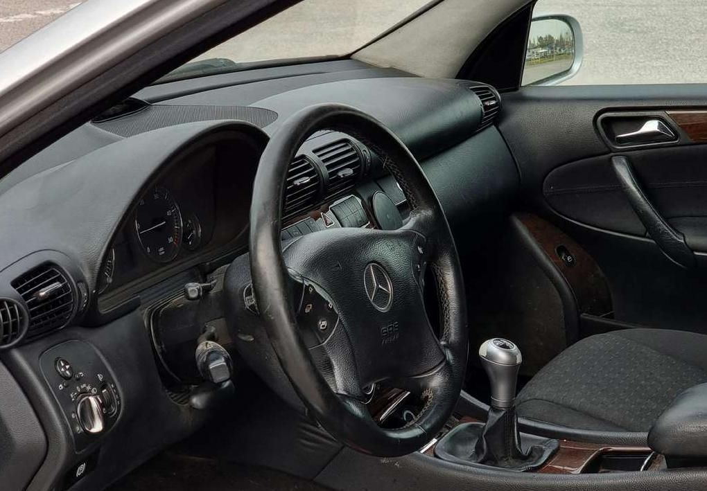 Mercedes-Benz C200 | 8