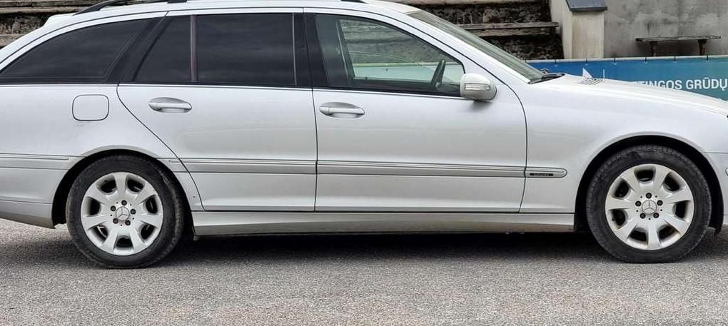 Mercedes-Benz C200 | 4