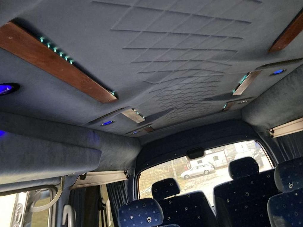 Toyota Hiace | 11