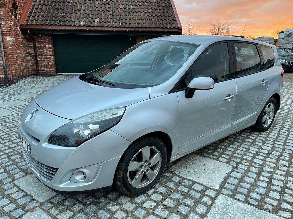 Renault Grand Scenic | 10