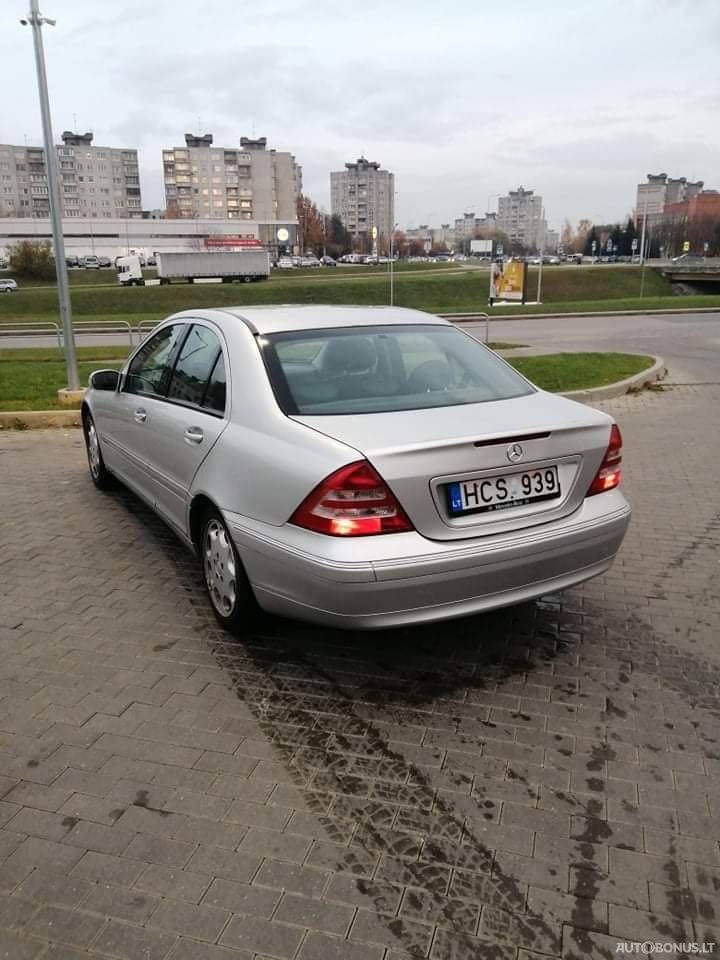 Mercedes-Benz C240 | 1