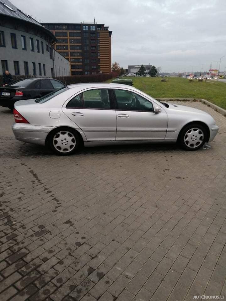 Mercedes-Benz C240 | 2
