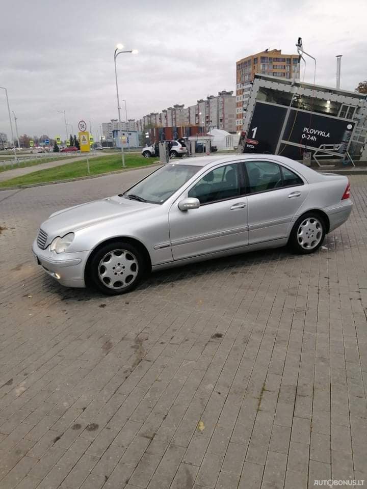 Mercedes-Benz C240 | 7