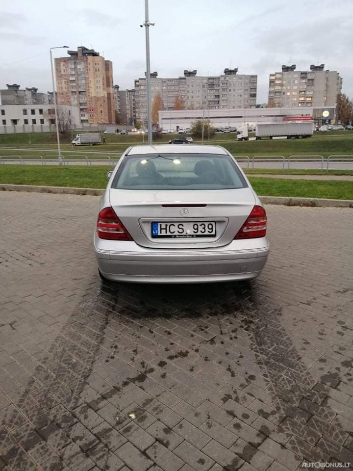 Mercedes-Benz C240 | 3