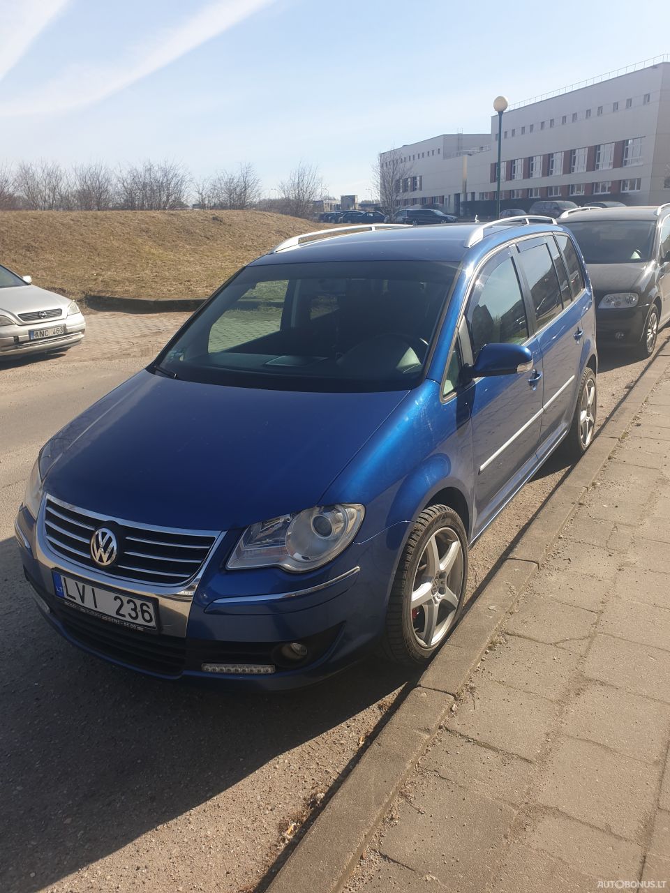 Volkswagen Touran, 2.0 l., Седан