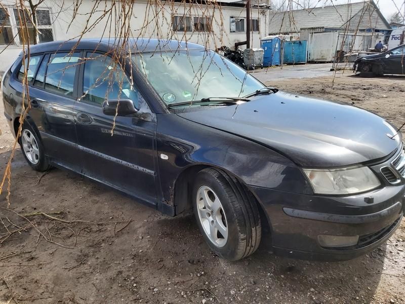 Saab, Universalas