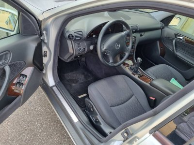 Mercedes-Benz C220 | 2