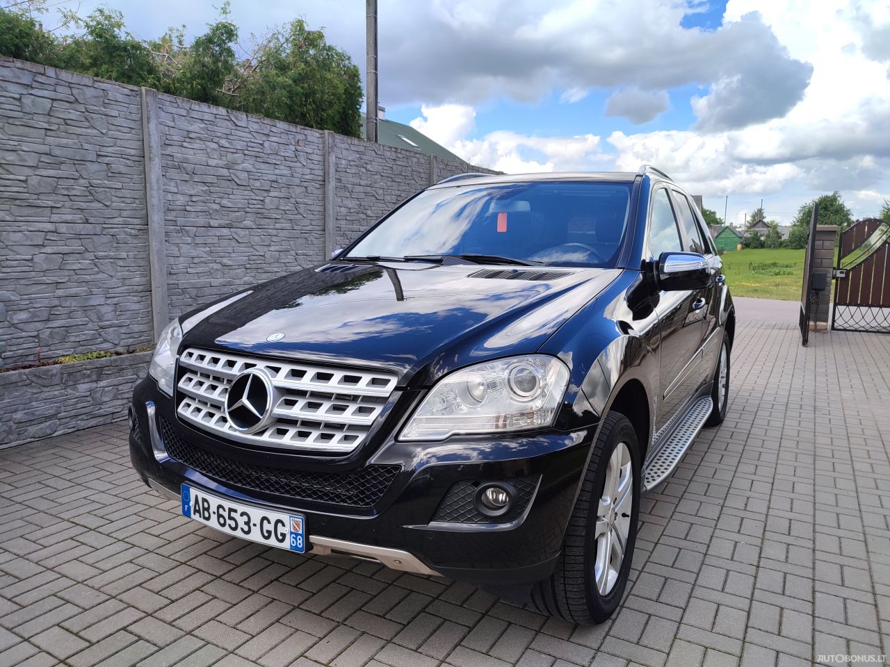Mercedes-Benz ML300 | 5