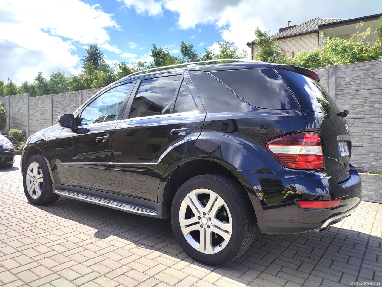 Mercedes-Benz ML300 | 6