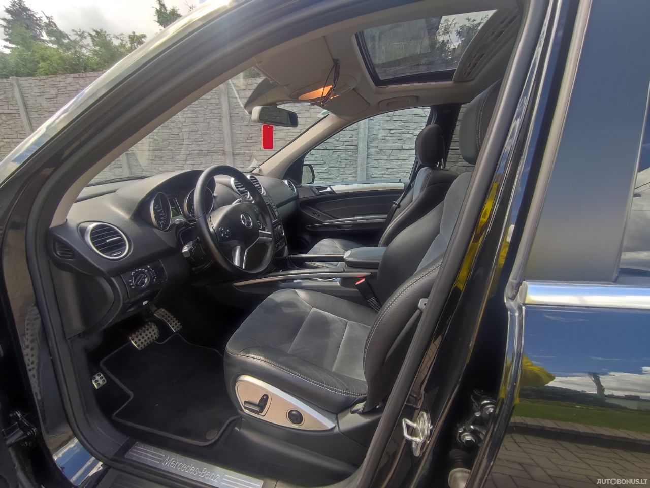 Mercedes-Benz ML300 | 7