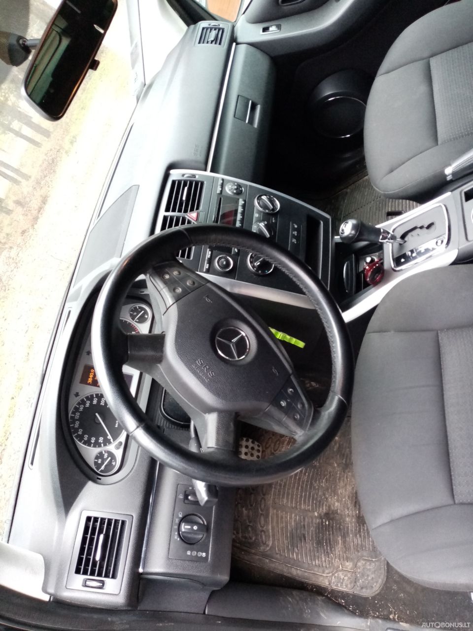 Mercedes-Benz B200 | 3