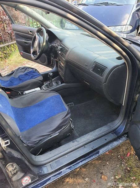 Volkswagen Golf | 4