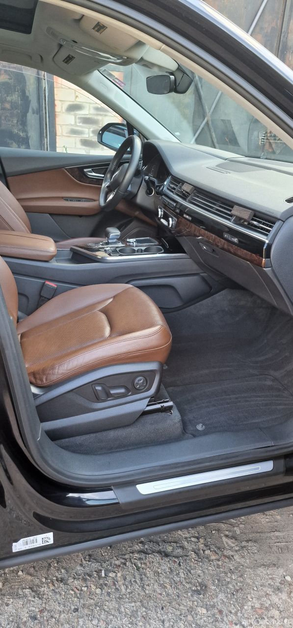 Audi Q7 | 9