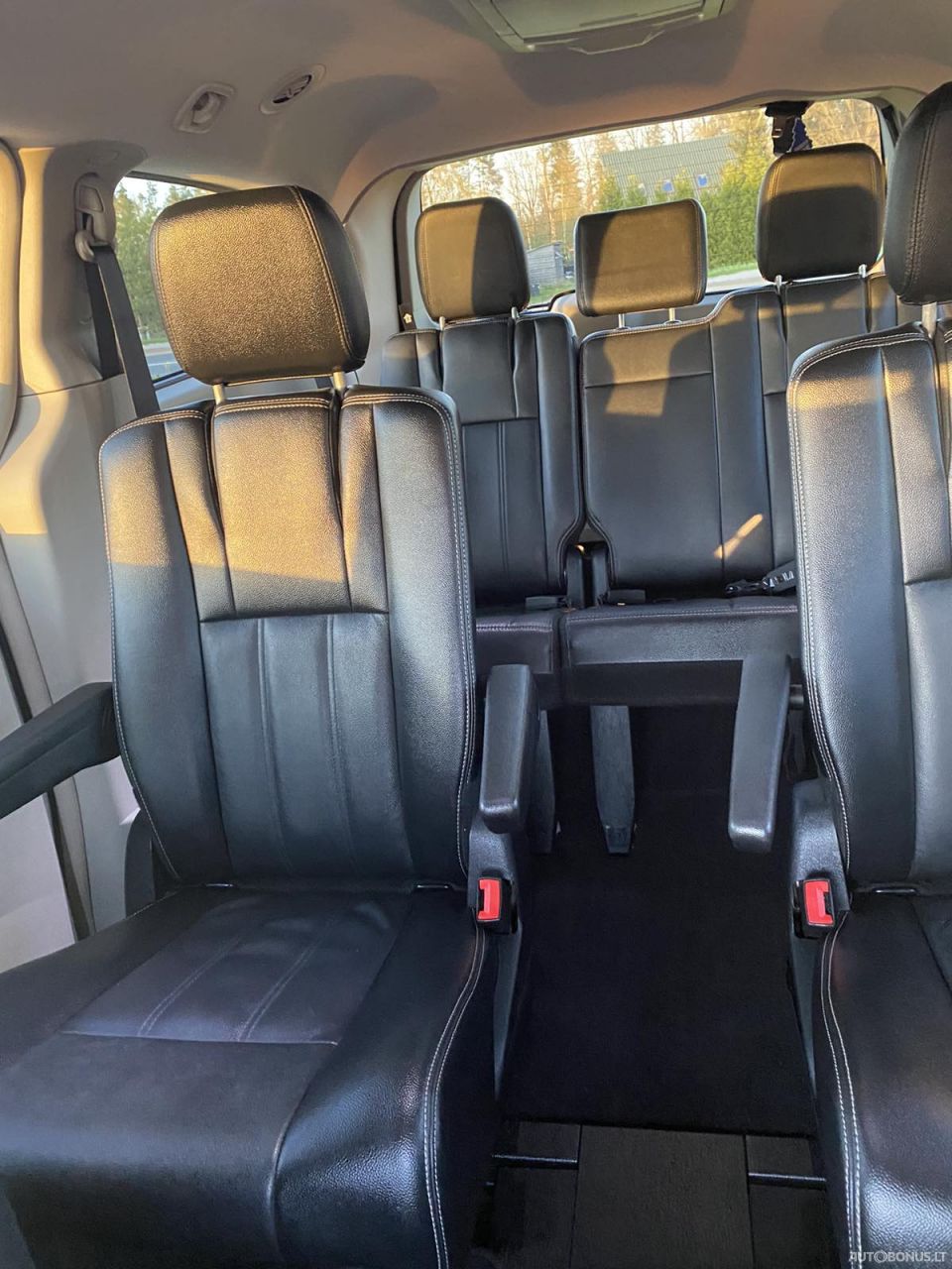 Chrysler Town & Country | 10