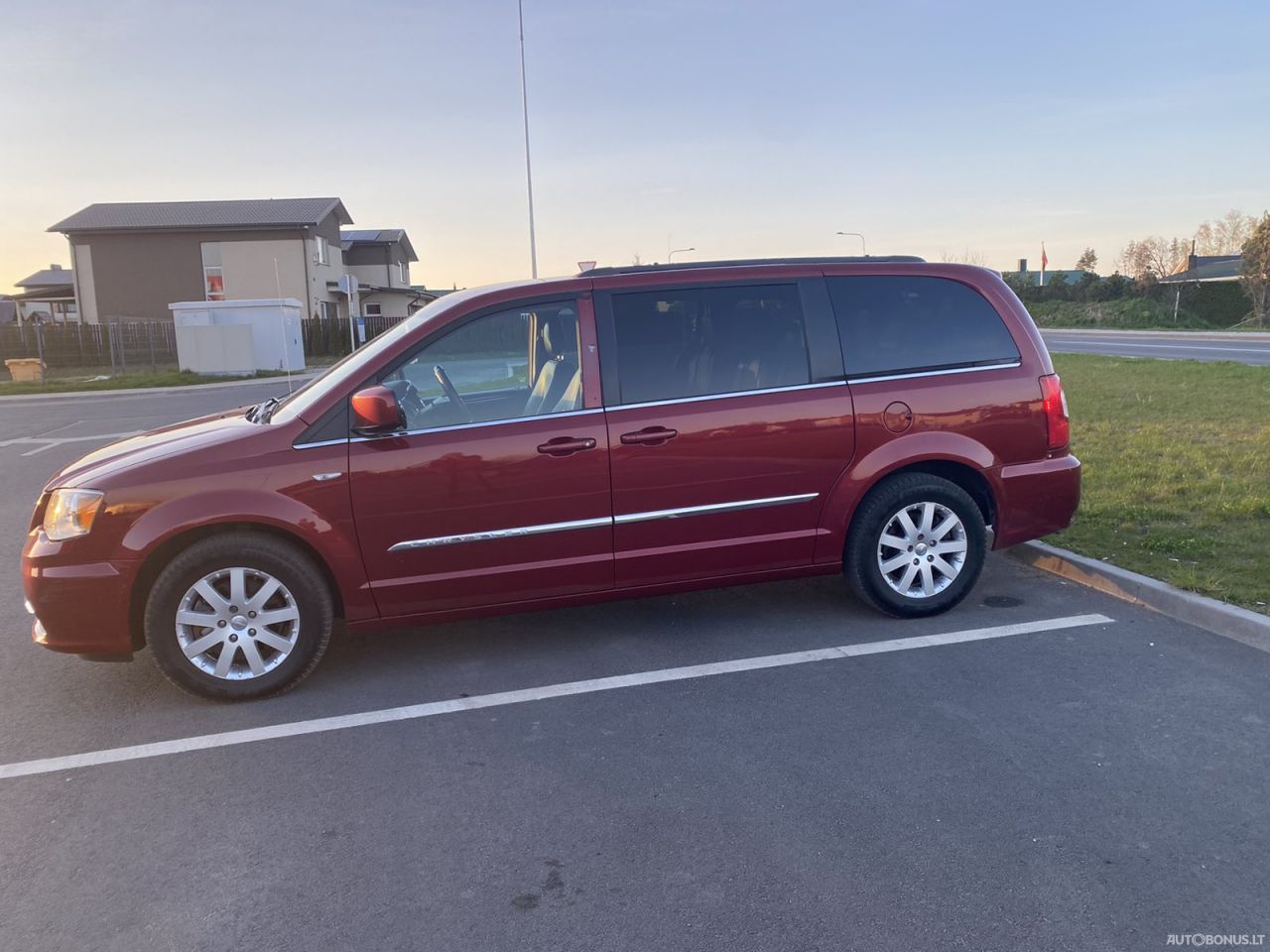 Chrysler Town & Country | 11
