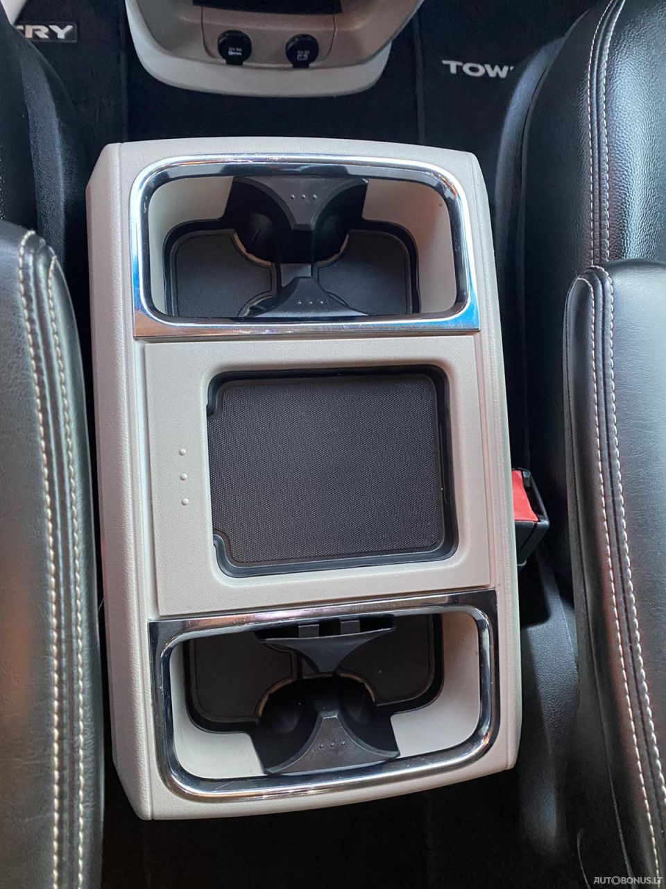 Chrysler Town & Country | 12