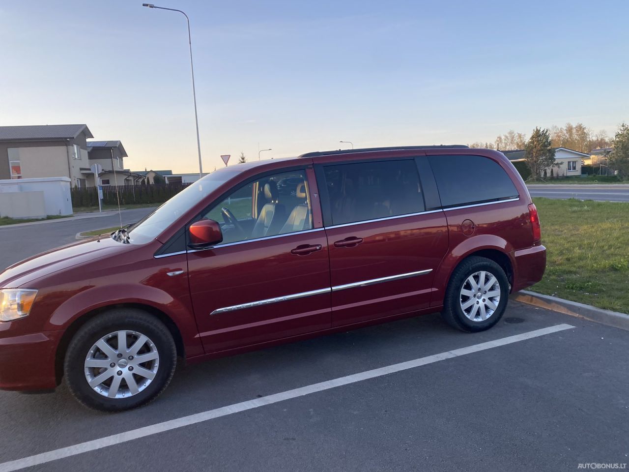 Chrysler Town & Country | 3