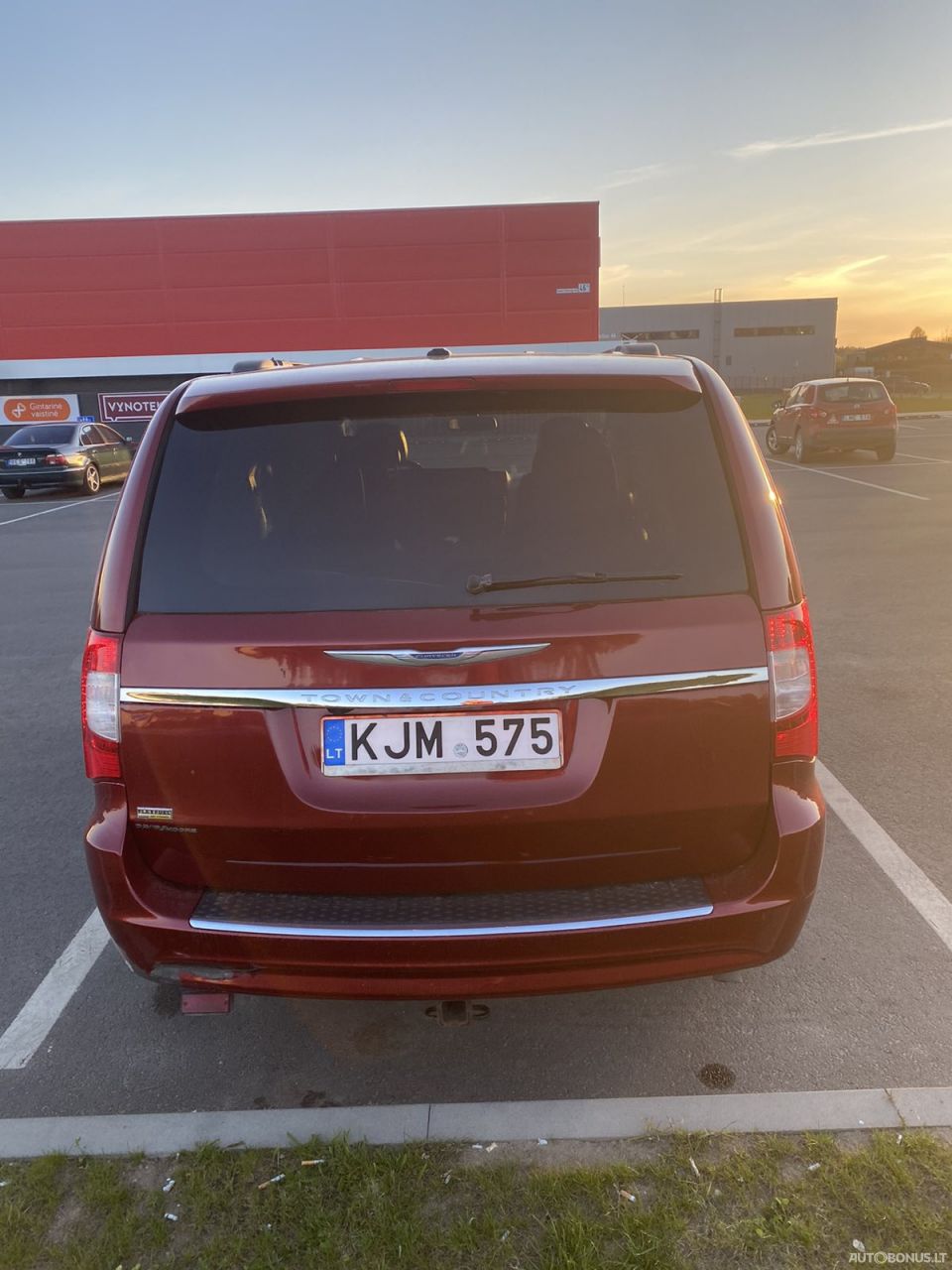 Chrysler Town & Country | 4