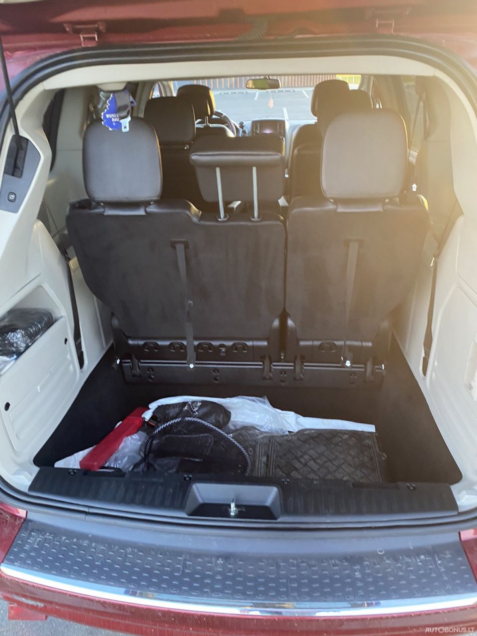 Chrysler Town & Country | 7