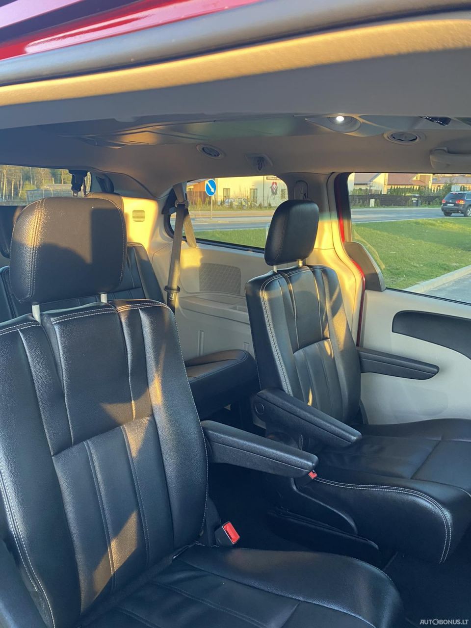 Chrysler Town & Country | 8