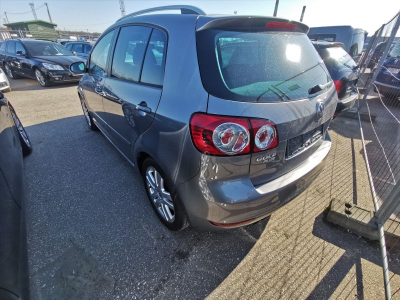 Volkswagen Golf | 4