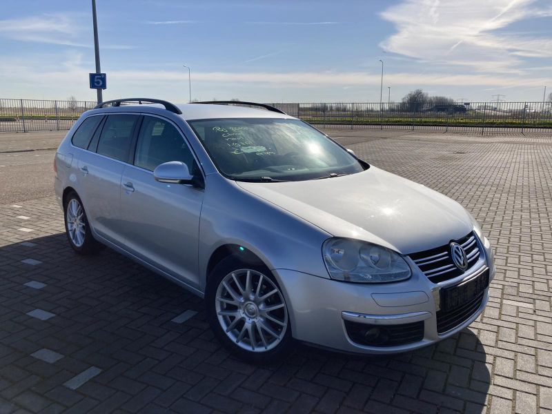 Volkswagen Golf | 1