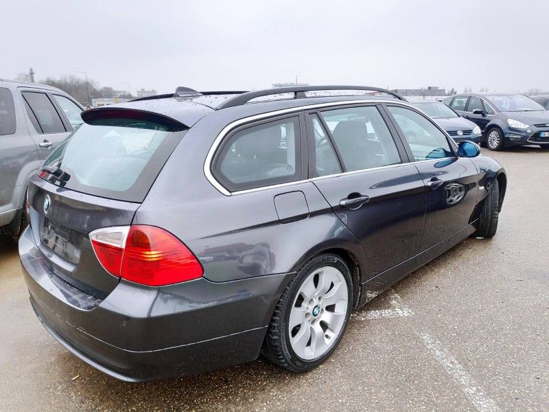 BMW 330 | 3