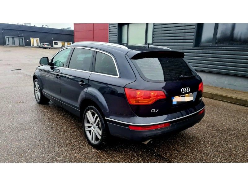 Audi Q7 | 3