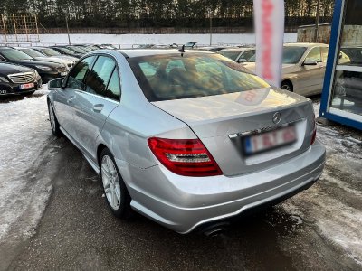 Mercedes-Benz C220 | 1