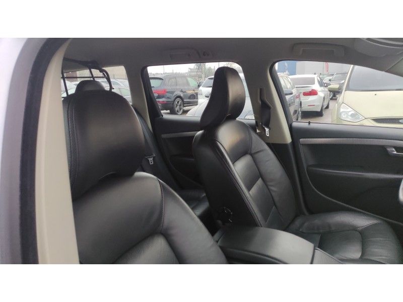 Volvo XC70 | 9