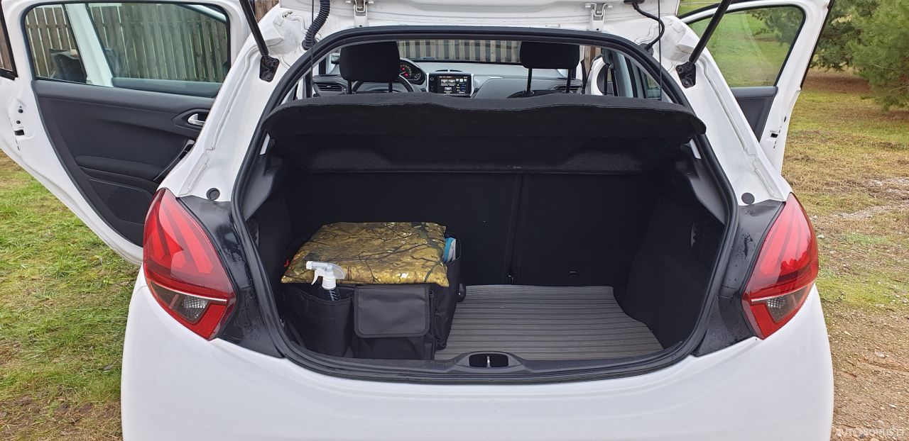 Peugeot 208 | 10