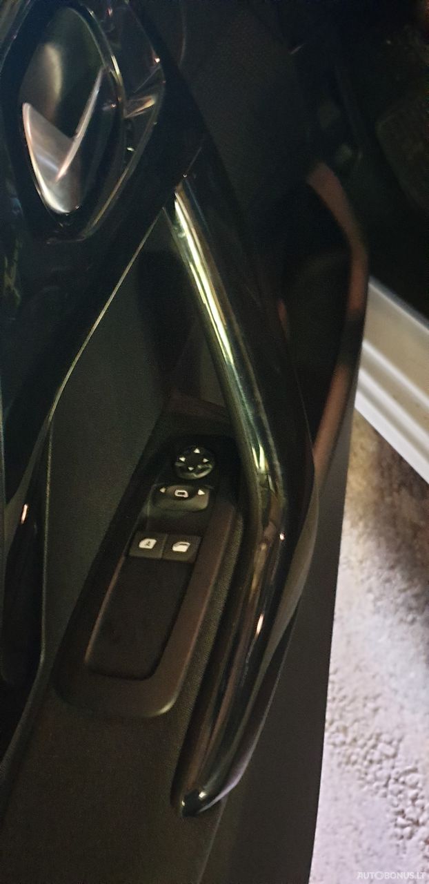 Peugeot 208 | 12