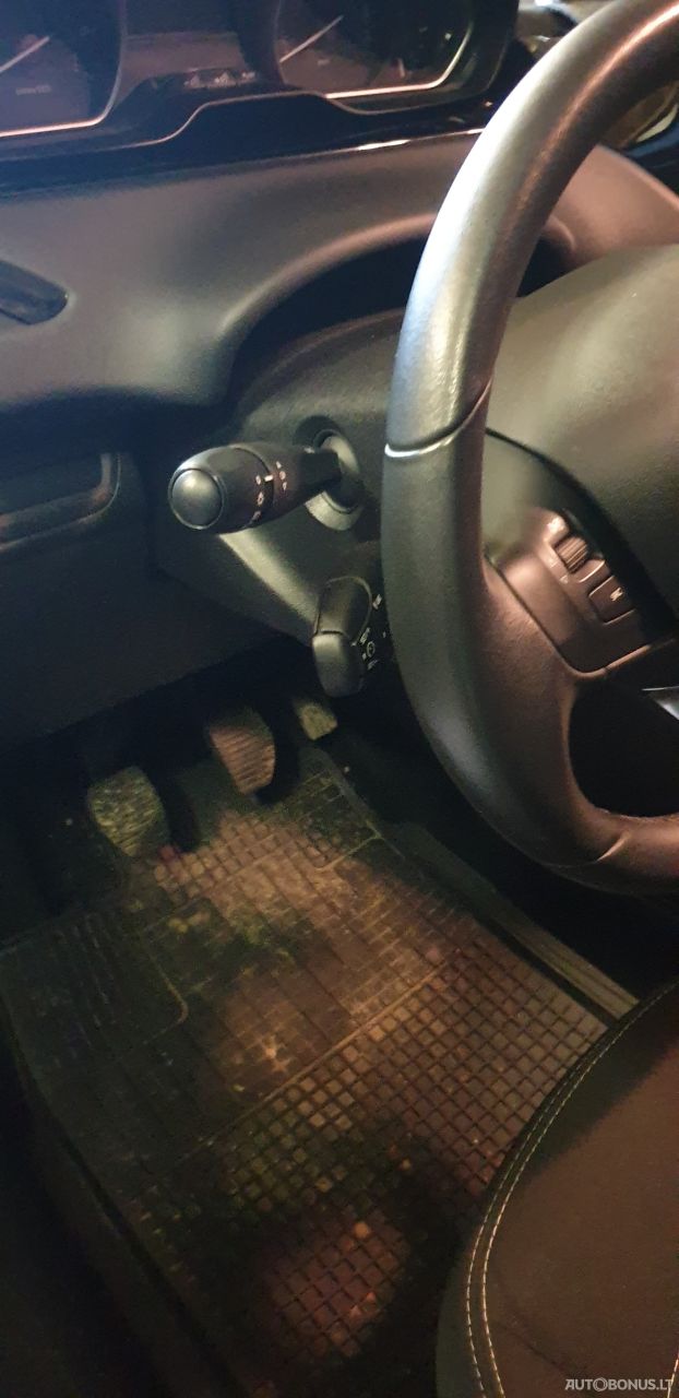 Peugeot 208 | 13